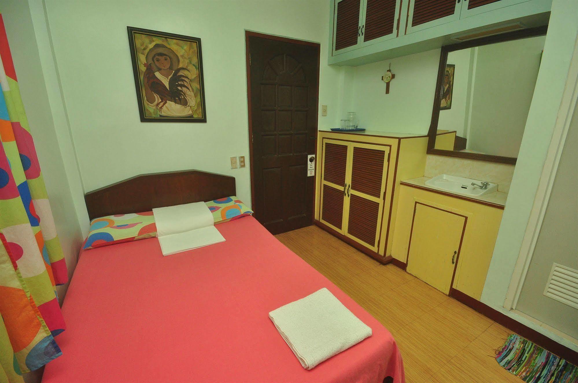 Lola Itang Pension House Tiniguiban Εξωτερικό φωτογραφία